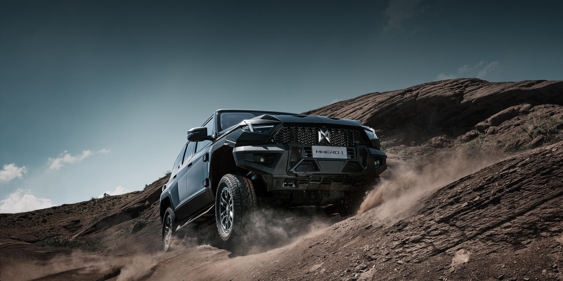 MHERO 1 in black off-road
